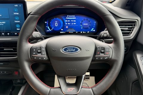 Ford Focus ST -PAN ROOF -PARKING/PERFORMANCE/ASSIST PACKS -HUD -B&O - MEAN GREEN 10