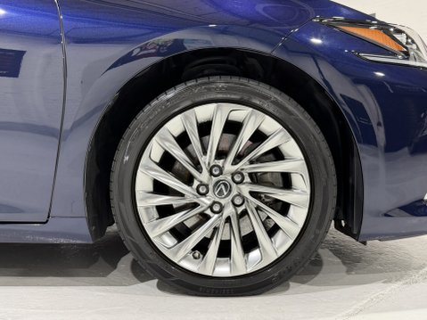 Lexus Es 300H TAKUMI 17