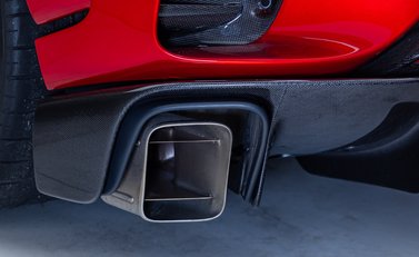 Ferrari 812 Competizione 37