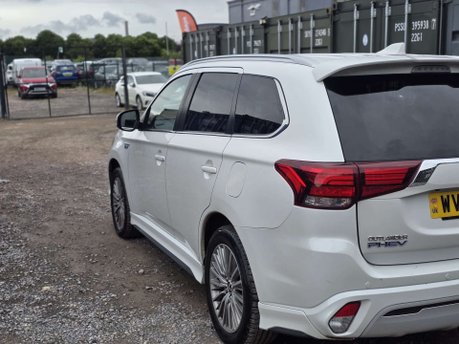 Mitsubishi Outlander 2.4h TwinMotor 13.8kWh Exceed SUV 5dr Petrol Plug-in Hybrid CVT 4WD Euro 6  28