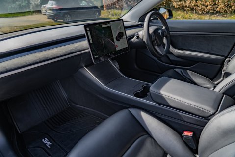 Tesla Model 3 PERFORMANCE AWD 9