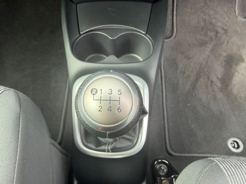 Toyota Yaris 1.33 VVT-I ICON 17