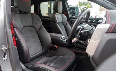 Porsche Cayenne GTS 12