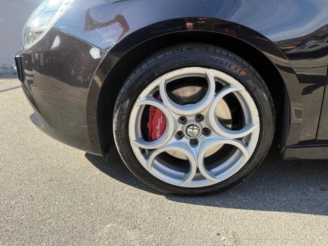 Alfa Romeo Giulietta 1.6 JTDM-2 Sportiva Euro 5 (s/s) 5dr 21