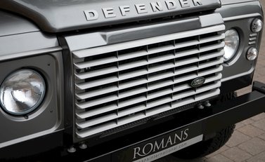 Land Rover Defender 90 TD XS Station Wagon 25