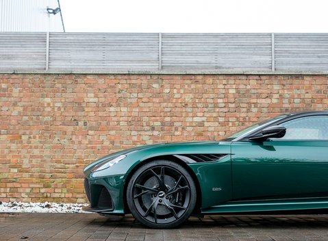 Aston Martin DBS Superleggera 32