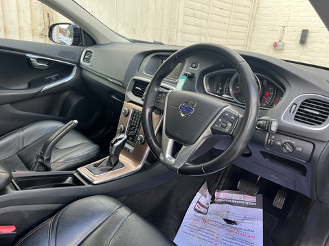 Volvo V40 2.0 D2 Lux Hatchback 5dr Diesel Auto Euro 6 (s/s) 10