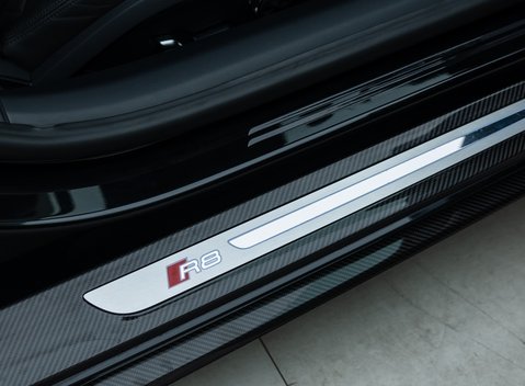 Audi R8 V10 PERFORMANCE CARBON BLACK 21