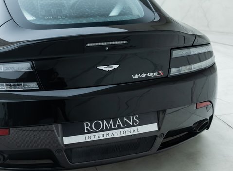 Aston Martin V12 Vantage S Coupe 26