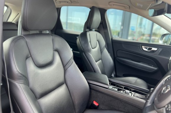 Volvo XC60 D4 MOMENTUM AWD AUTO 17