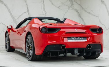 Ferrari 488 SPIDER 10