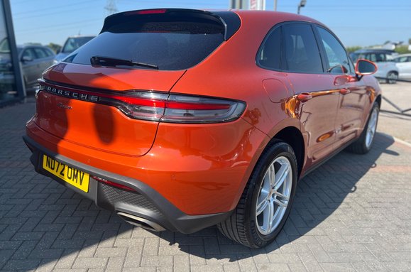 Porsche Macan PDK 12