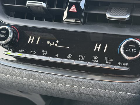 Toyota Corolla 1.8 VVT-i Hybrid Design 5dr CVT 27