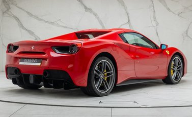 Ferrari 488 SPIDER 8