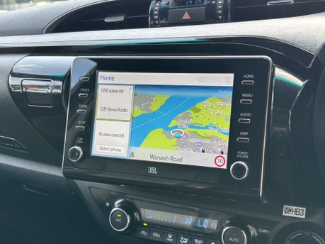 Toyota Hilux 2.8 D-4D Invincible X Pickup Double Cab 4dr Diesel Auto 4WD Euro 6 (204 ps) 29