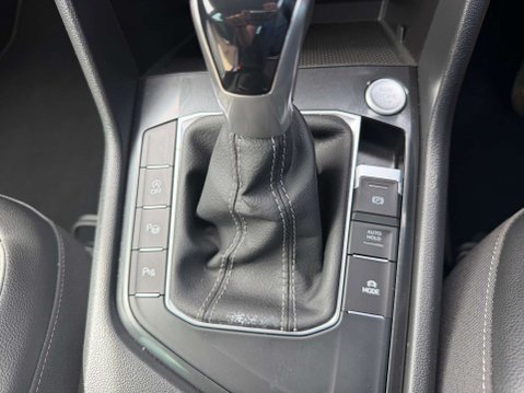 Volkswagen Tiguan 1.5 Tiguan R-Line TSi Semi-Auto 5dr 30