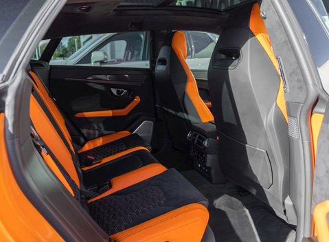 Lamborghini Urus Pearl Capsule 16