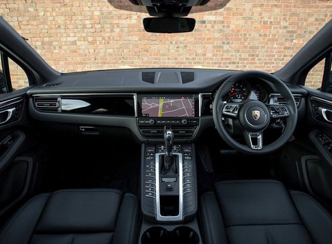 Porsche Macan GTS 18