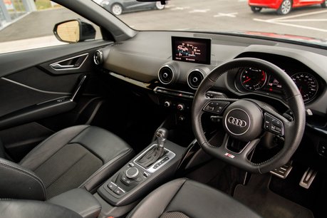 Audi Q2 TFSI S LINE BLACK EDITION
