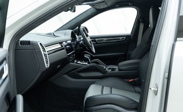 Porsche Cayenne GTS 13