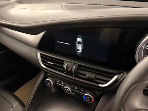 Alfa Romeo Giulia 2.0T Veloce Auto Euro 6 (s/s) 4dr 15