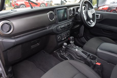 Jeep Wrangler Sahara Multijet II 31