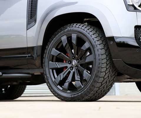 Land Rover Defender 110