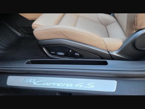 Porsche 911 CARRERA 4S 28
