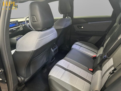 Vauxhall Grandland 1.2 MHEV GS SUV 5dr Petrol Hybrid e-DCT Euro 6 (s/s) (136 ps) Half Leather 20
