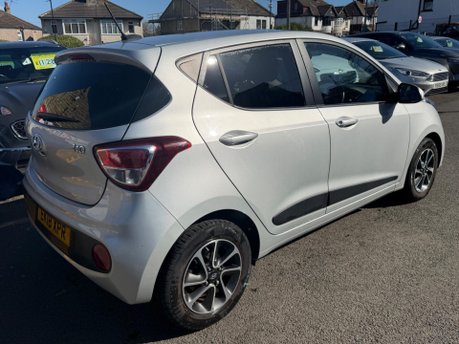 Hyundai i10 PREMIUM 7