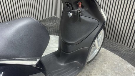 Piaggio Liberty 2021 1 OWNER ONLY 1200 MILES TOP BOX 125CC SCOOTER BIKE 34