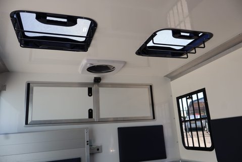 Renault Master 2026 BRAND NEW 3.5 TON STALLION SKR PRO BUILT BY SEEKER DELIVERY MILES  25