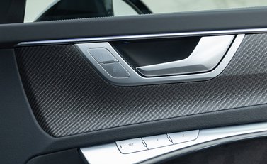 Audi RS6 Avant Carbon Black 24