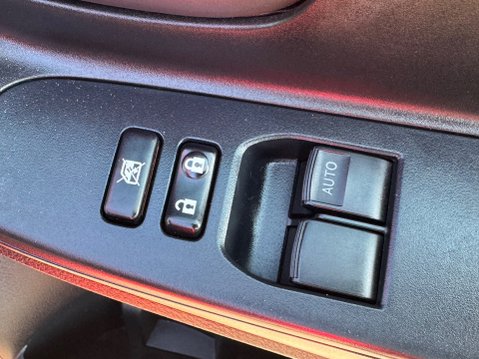 Toyota Yaris VVT-I ICON 18