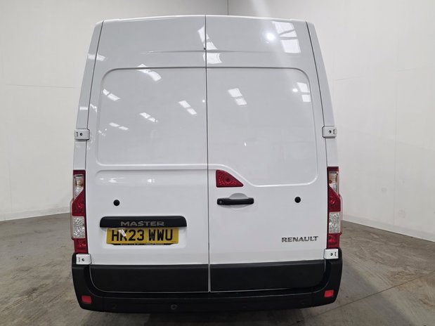 Renault Master RENAULT MASTER LWB DIESEL FWD LM35dCi 135 Business+ Medium Roof Van 8