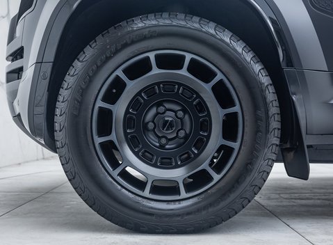 Land Rover Defender 110 OCTA Black 13
