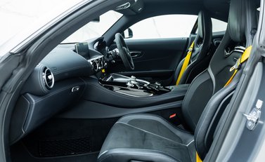 Mercedes-Benz AMG GT R Premium 13