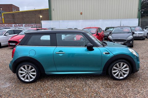 Mini Hatch COOPER 1.5 CHILLI LOOK! JUST 46000 MILES! SERVICE HISTORY! MINI CONNECTED 10