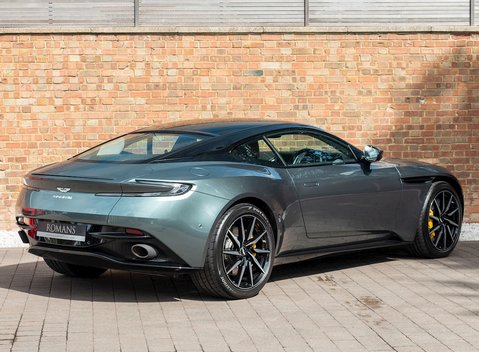 Aston Martin DB11 V8 7