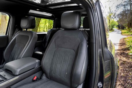 Land Rover Defender 90 V8. PLUMB BODYKIT. URBAN WHEELS. CARBON FIBRE INTERIOR. 9