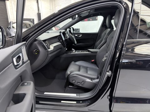 Volvo XC60 B5 ULTRA BLACK EDITION AWD 69