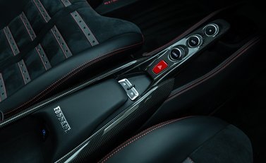 Ferrari F8 Tributo 23