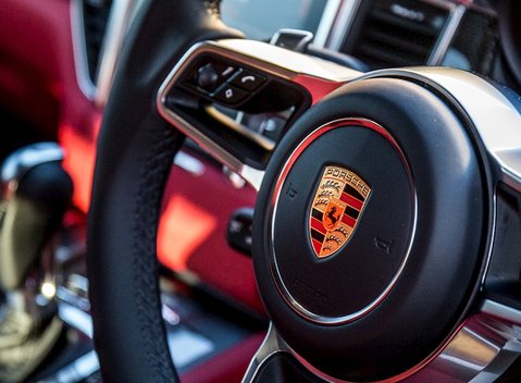 Porsche Macan Turbo 18