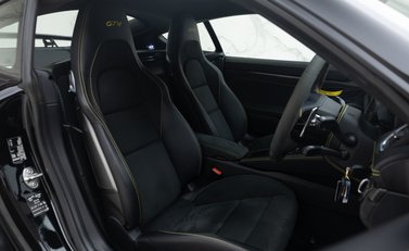 Porsche Cayman GT4 (718) 14