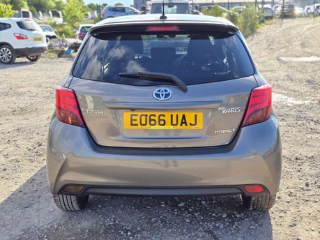 Toyota Yaris 1.5 VVT-h Design Hatchback 5dr Petrol Hybrid E-CVT Euro 6 (101 ps) 11
