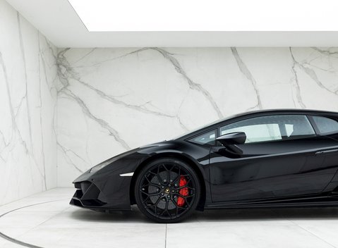Lamborghini Huracan LP640-4 EVO 22