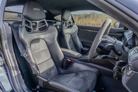 Porsche 718 Cayman GT4 11