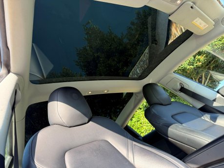 Tesla Model 3 Standard Range Plus Auto RWD 4dr 3