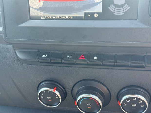 Nissan Interstar MWB L2H2 [SOLD KH] Medium Roof Air Con Nav Sensors EURO 6 33