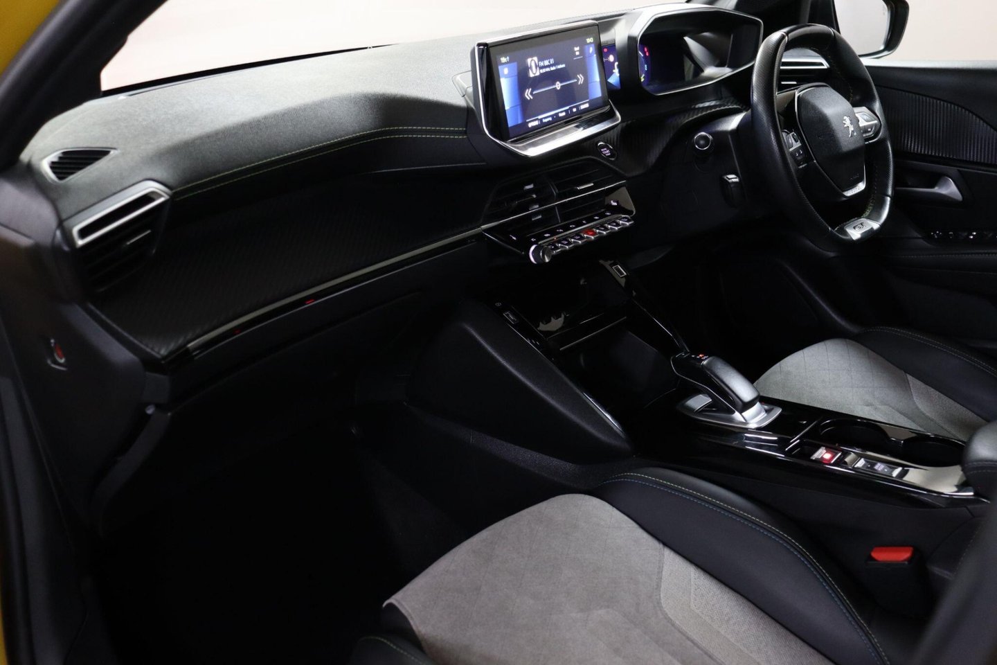 2021 Peugeot e-208 — image 30